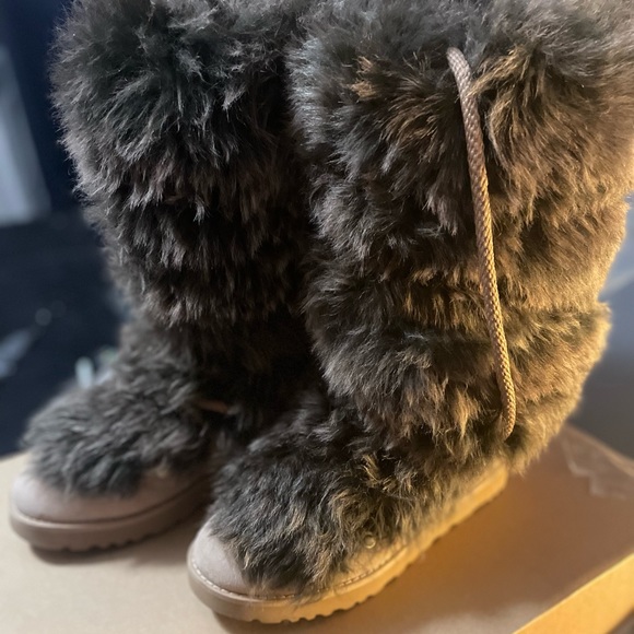 Shoes - Ugg furry boots
